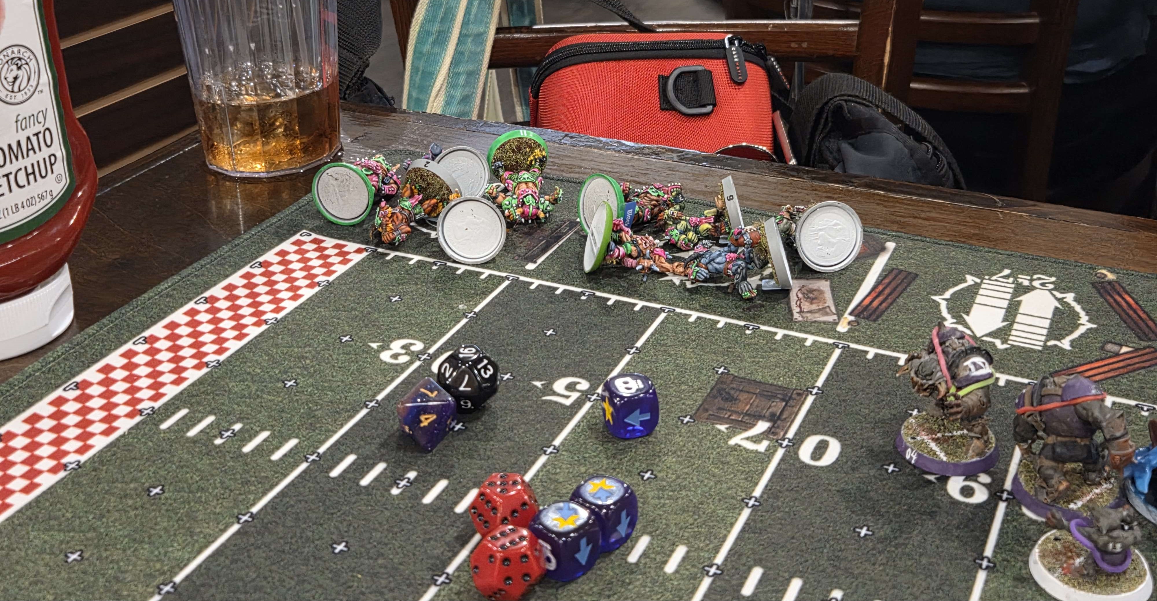 Foto de mesa preparada para el juego 1.
